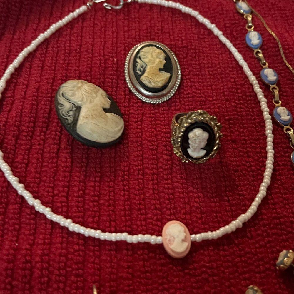 Cameo pendant collection - Picture 3 of 8